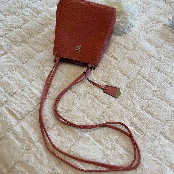 London Fog Bucket Cossbody Bag NWOT - Picture 9 of 15